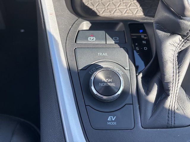 Used 2022 Toyota RAV4 XLE Premium image 32
