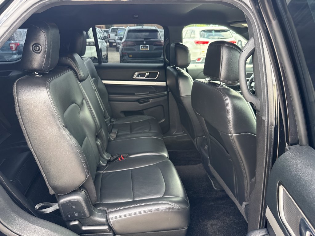Used 2017 Ford Explorer XLT w/ Equipment Group 202A FWD image 26