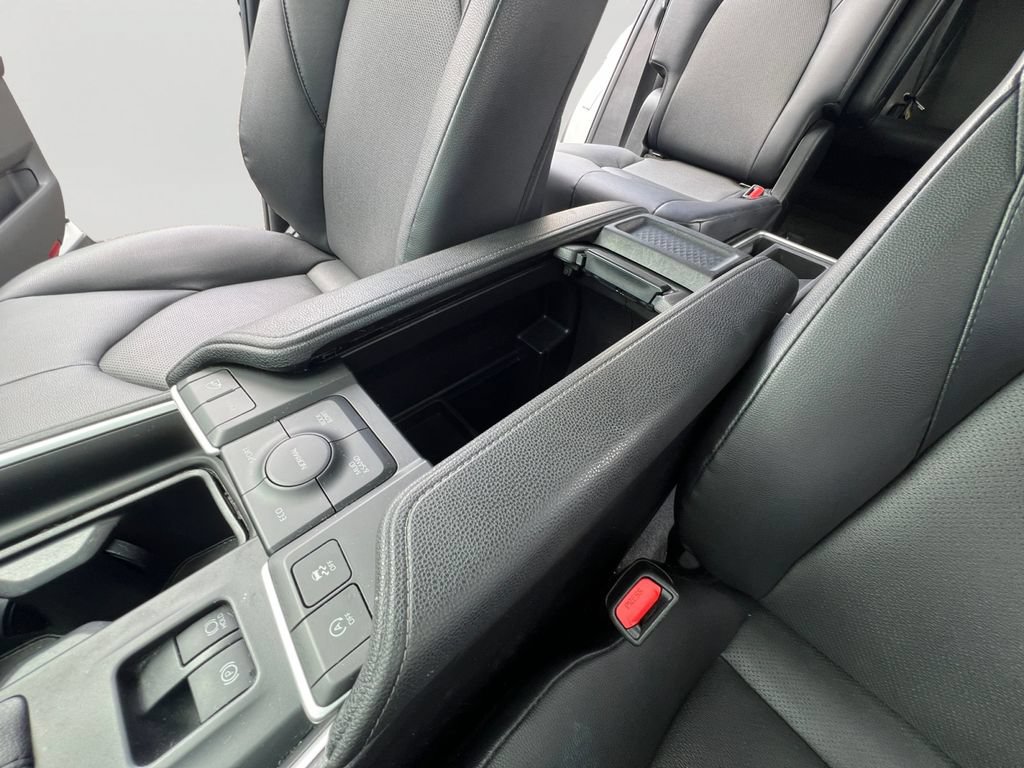 Used 2025 Toyota Grand Highlander AWD image 19