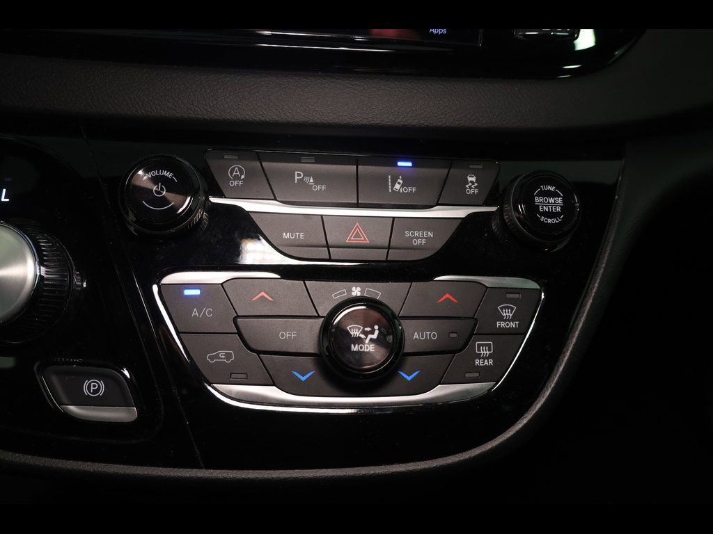 Used 2025 Chrysler Pacifica Select FWD image 27