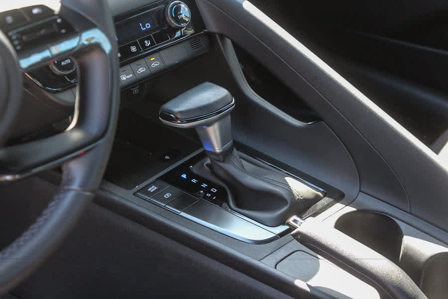 Certified 2025 Hyundai Elantra SEL FWD image 24