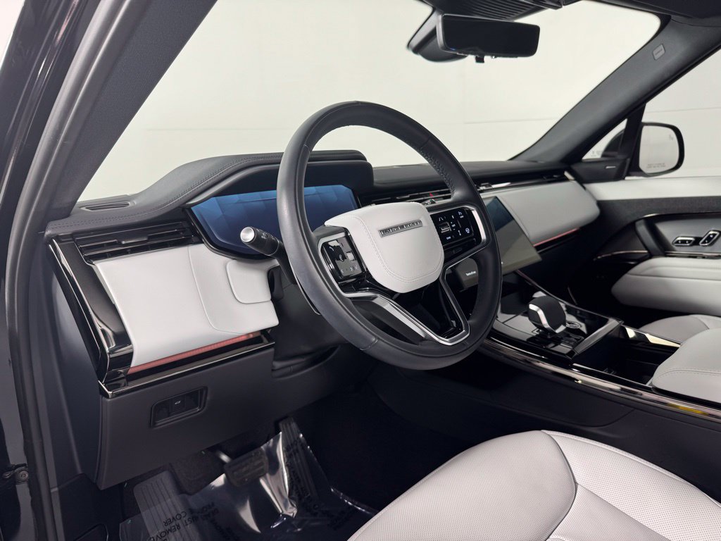 Used 2025 Land Rover Range Rover Sport SE AWD/4WD image 9
