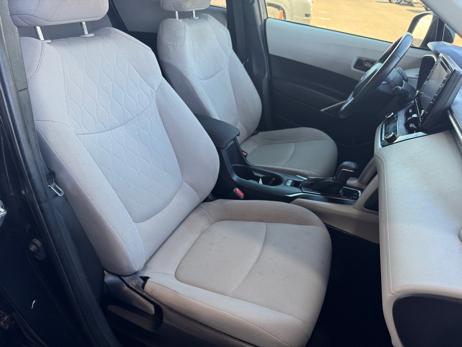 Used 2022 Toyota Corolla Cross LE FWD image 31