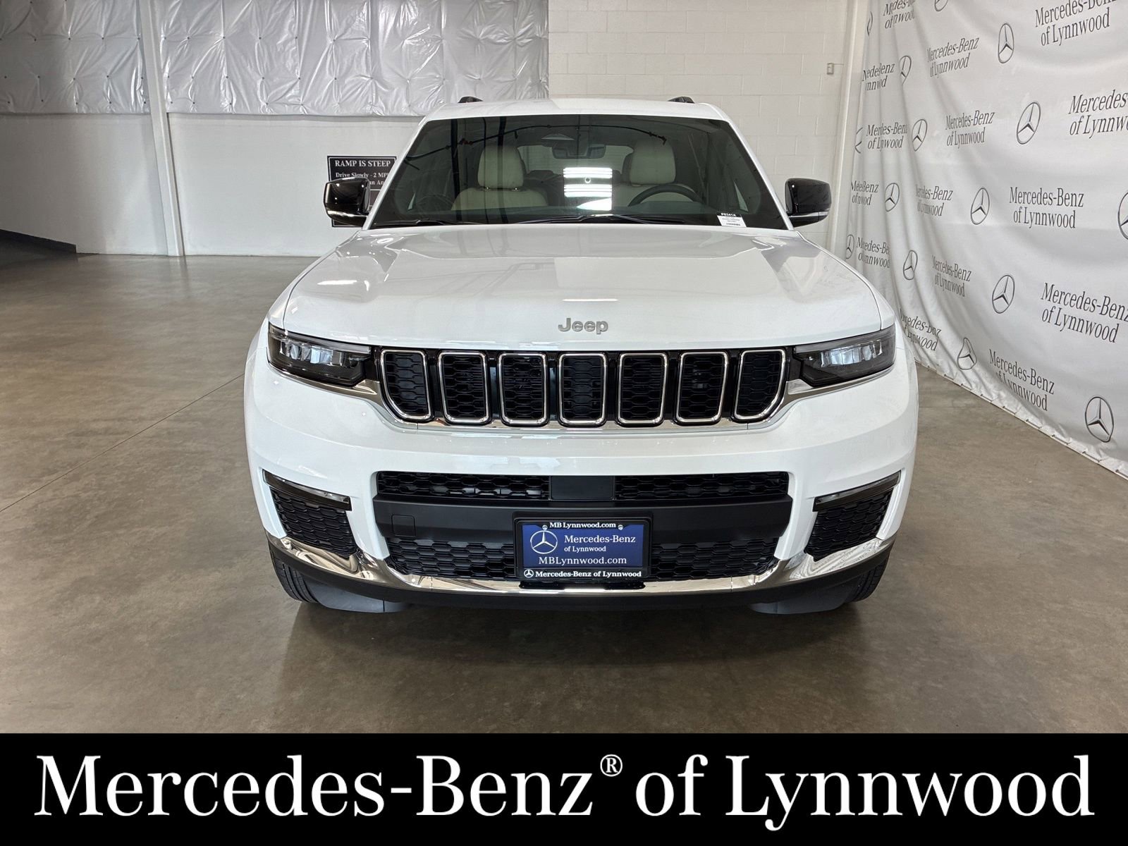 Used 2025 Jeep Grand Cherokee L Limited image 2