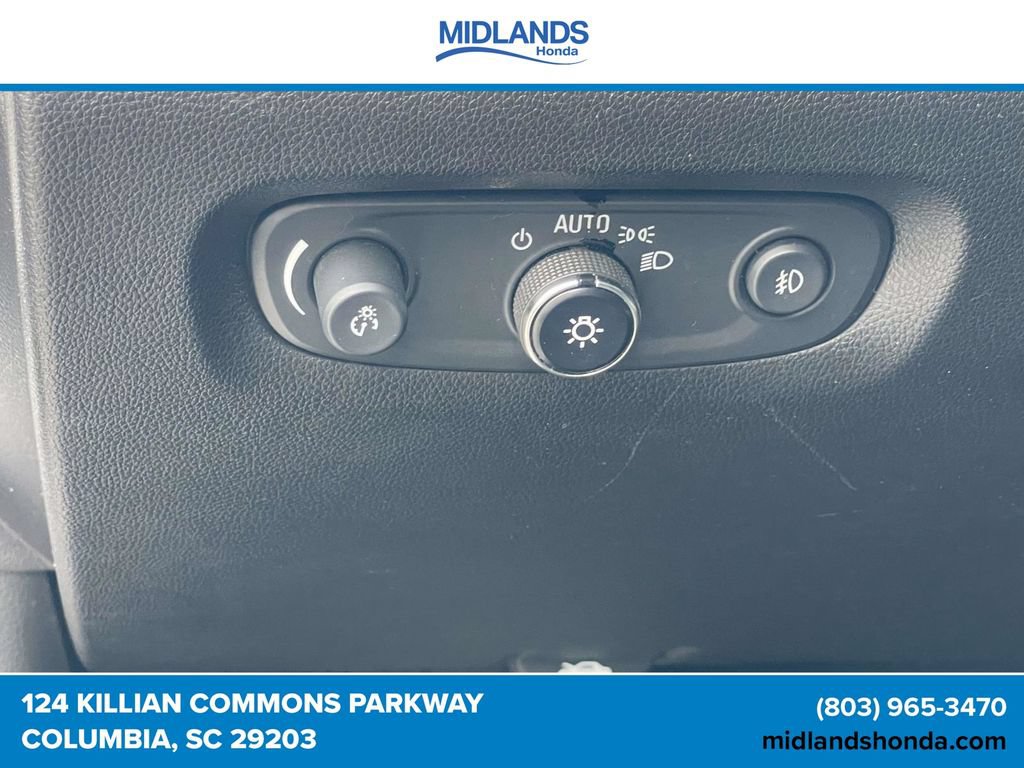 Used 2020 Chevrolet Traverse LT FWD image 19