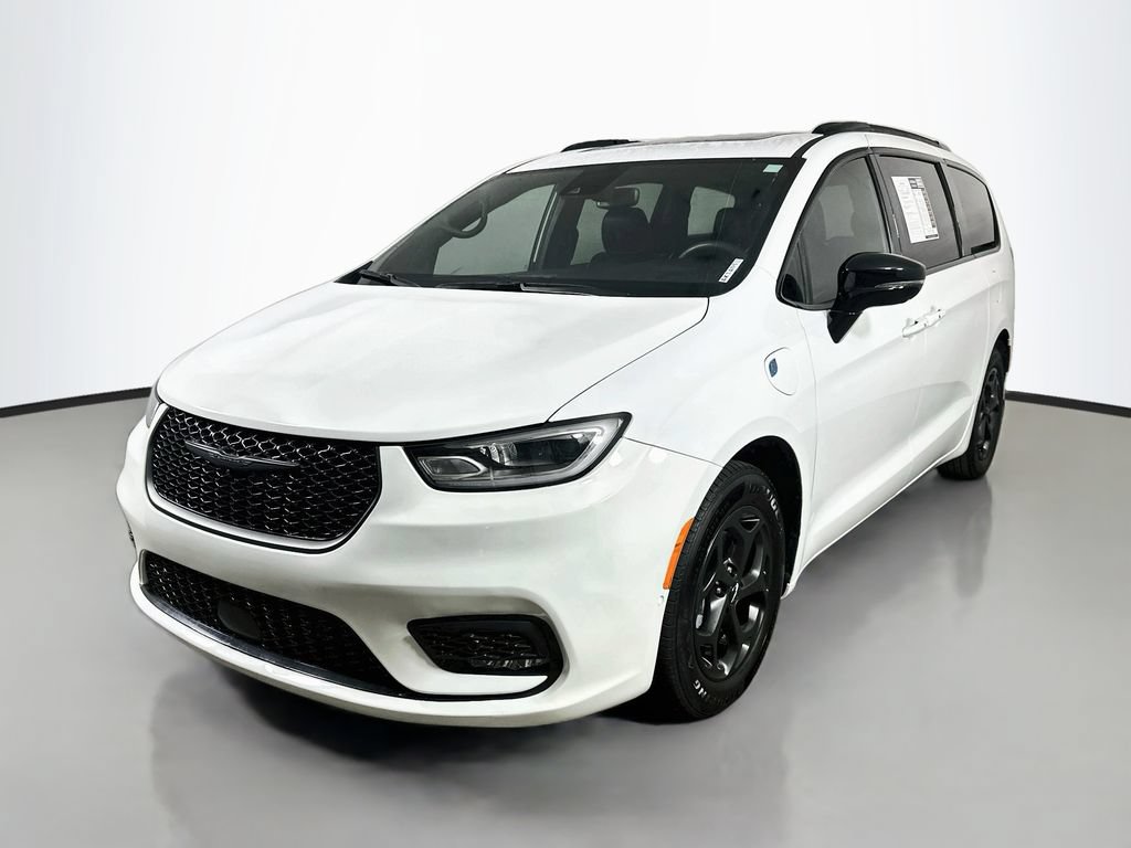 Used 2024 Chrysler Pacifica Premium FWD image 3