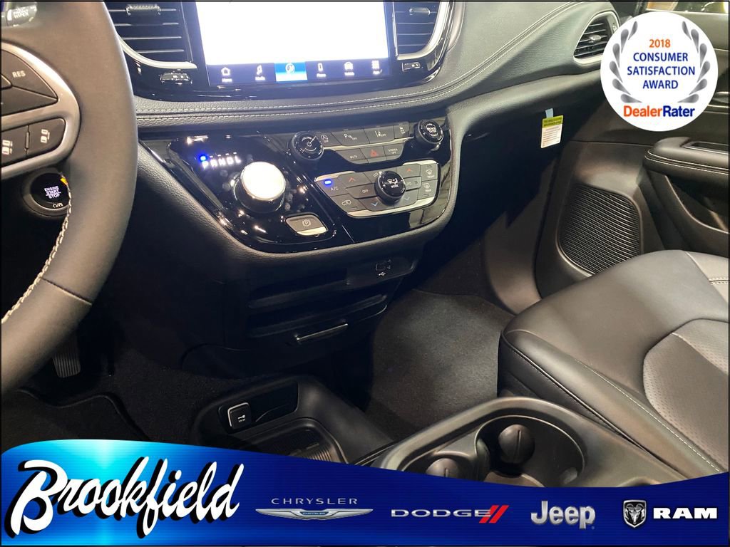 New 2026 Chrysler Pacifica Select image 24