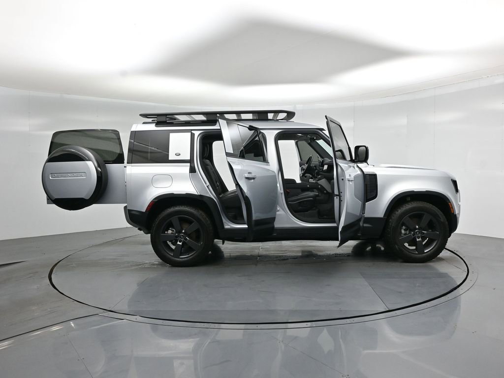 Used 2024 Land Rover Defender 110 S image 3