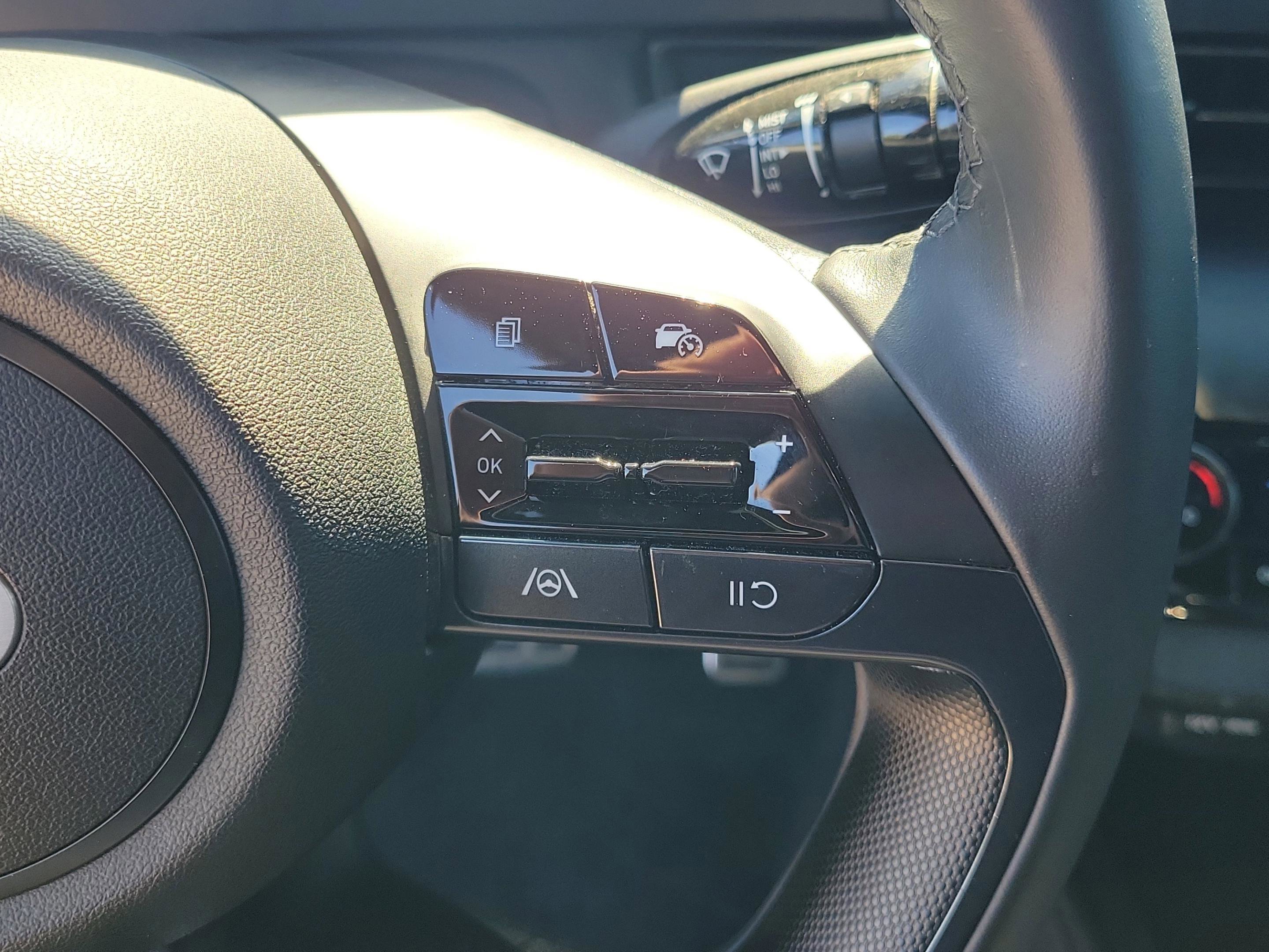 Used 2025 Hyundai Elantra Sport image 23