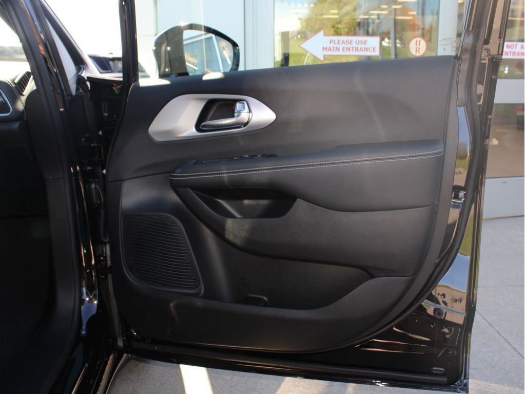 New 2026 Chrysler Pacifica Limited w/ S Appearance Package image 23