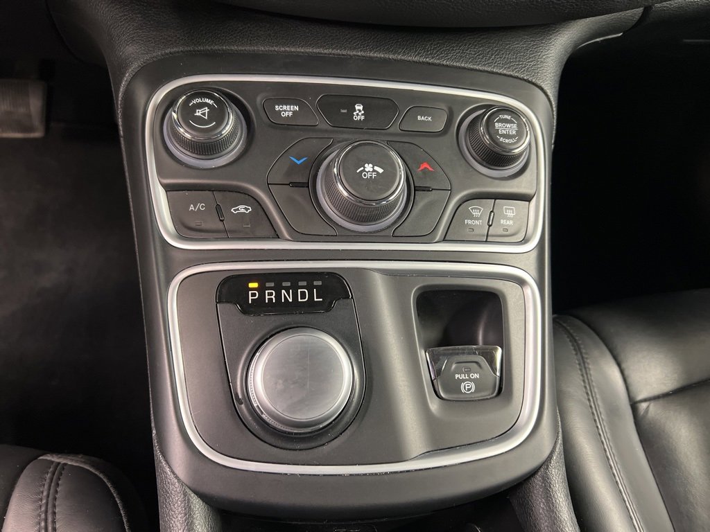 Used 2017 Chrysler 200 Limited Platinum image 13