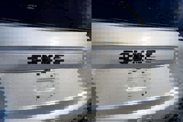Used 2023 GMC Yukon XL SLT image 32