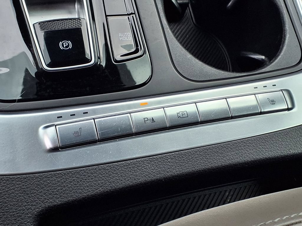 Used 2025 Kia Carnival EX FWD image 31