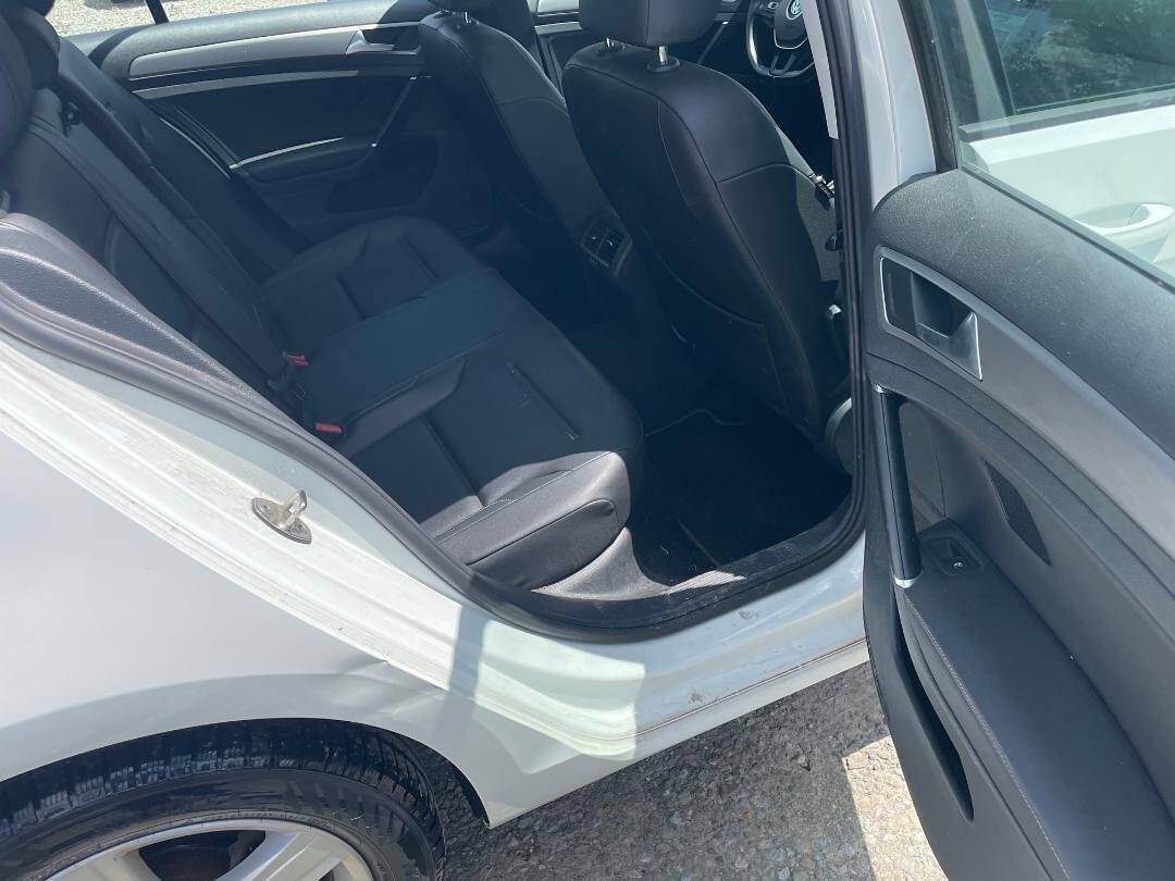 Used 2017 Volkswagen Golf SE FWD image 13