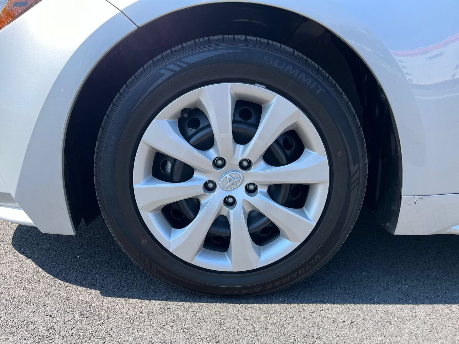 Used 2025 Toyota Corolla LE FWD image 34