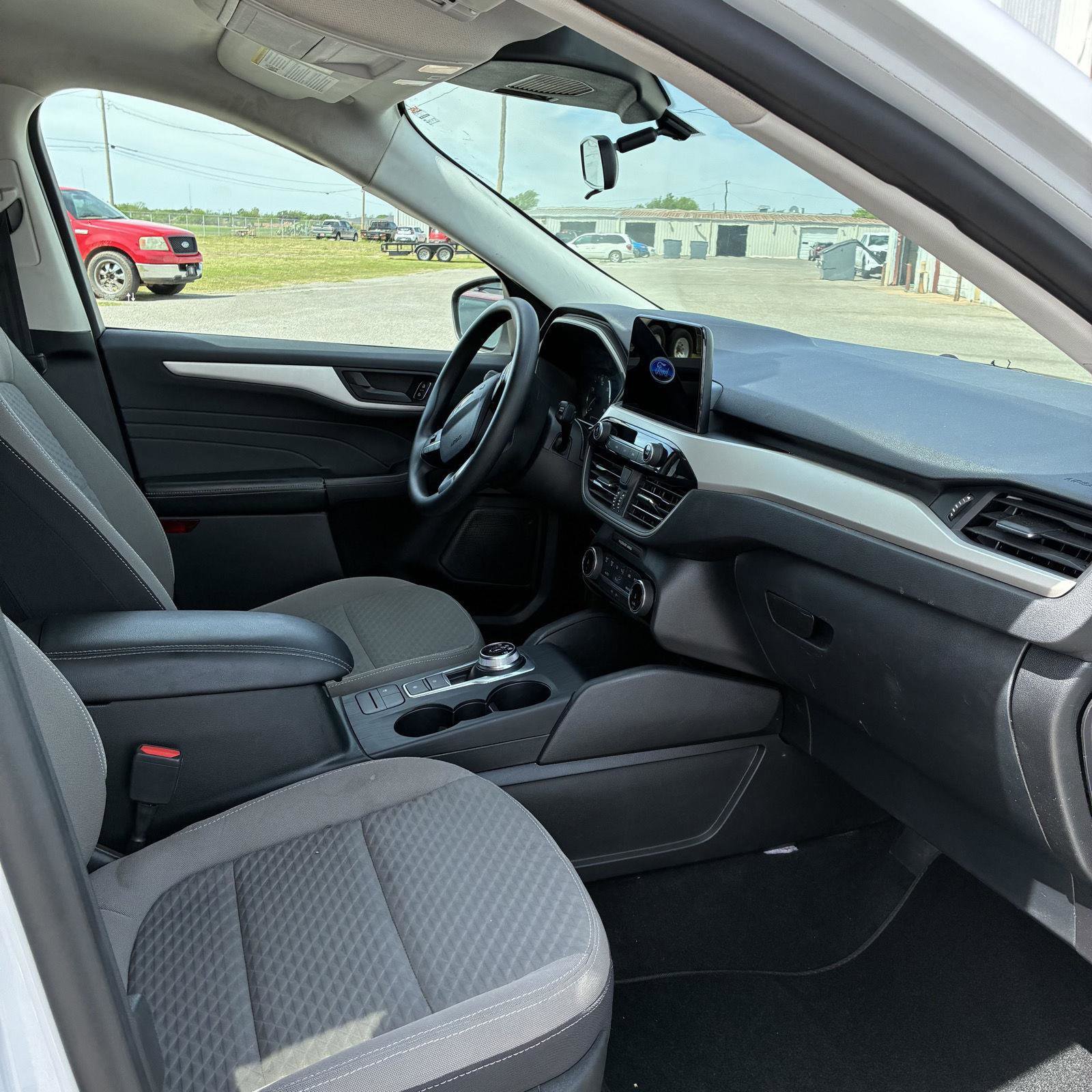 Used 2022 Ford Escape SE image 12