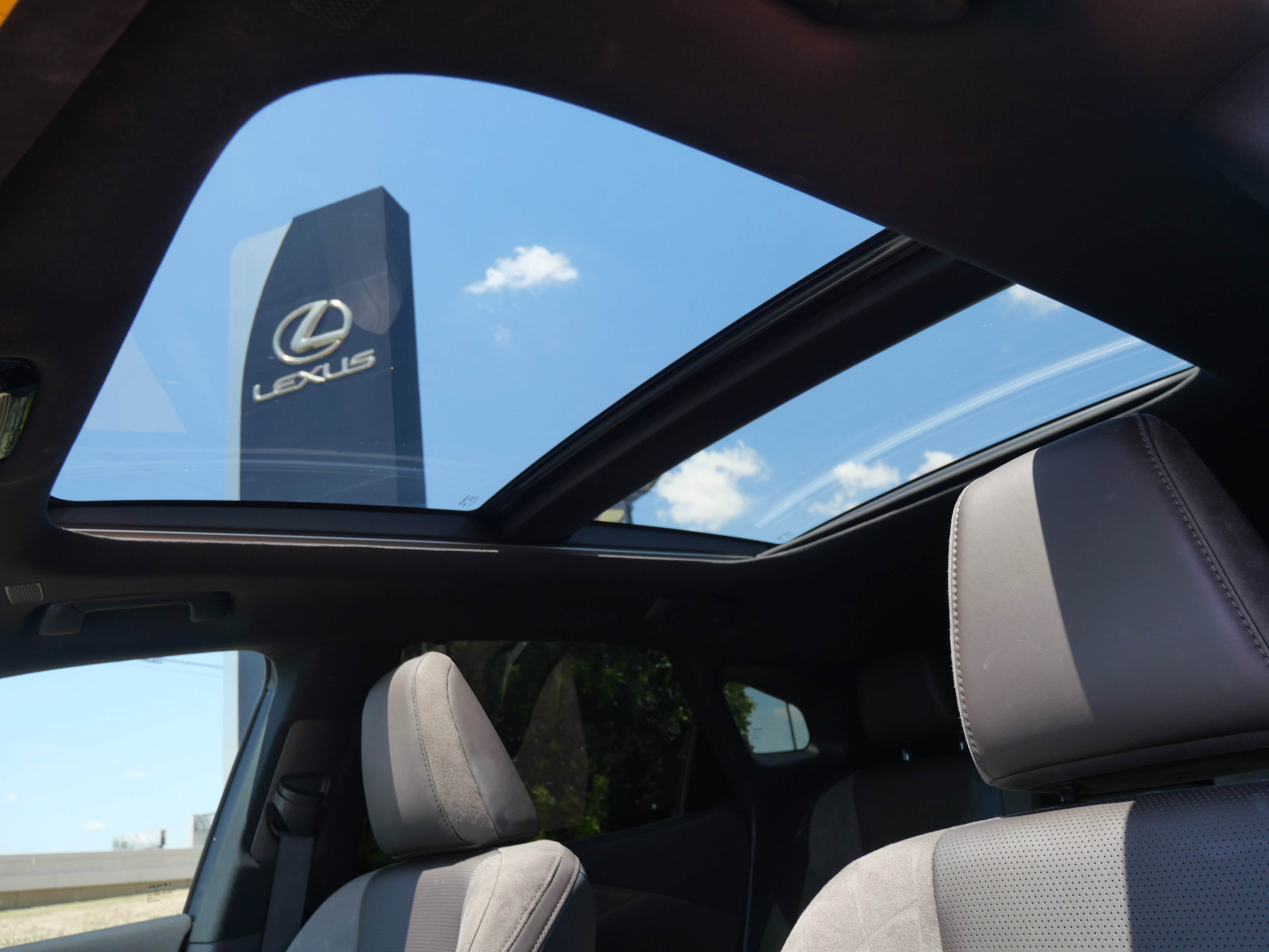 Used 2023 Lexus RX 350 w/ Luxury Package image 8