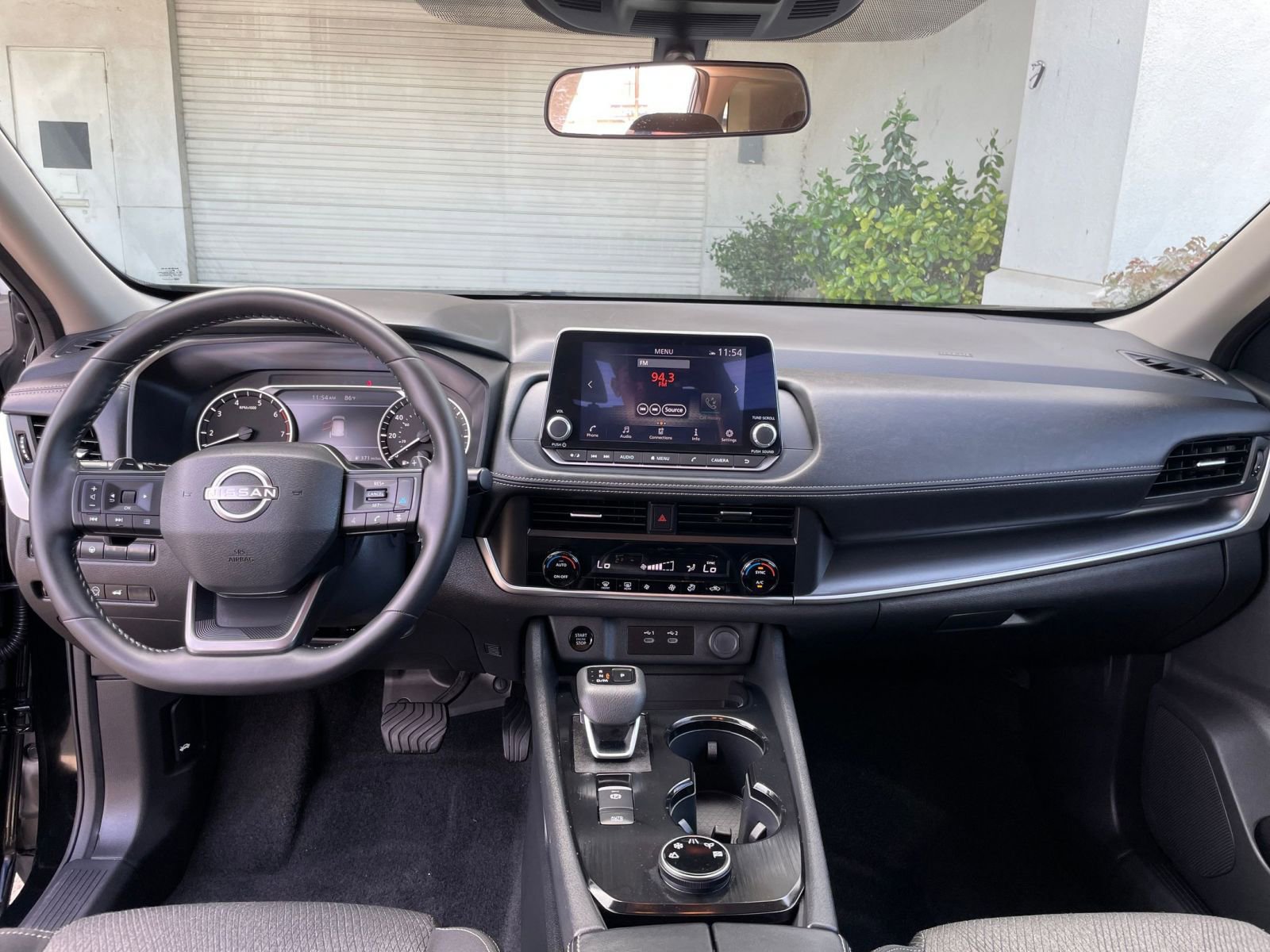 Used 2025 Nissan Rogue SV image 35