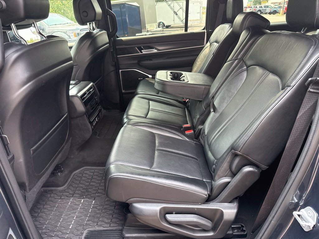 Used 2024 Jeep Wagoneer L Series II w/ Flexible Seating Group AWD/4WD image 32