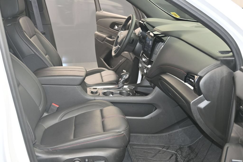 Certified 2023 Chevrolet Traverse RS w/ LPO, Floor Liner Package AWD/4WD image 11