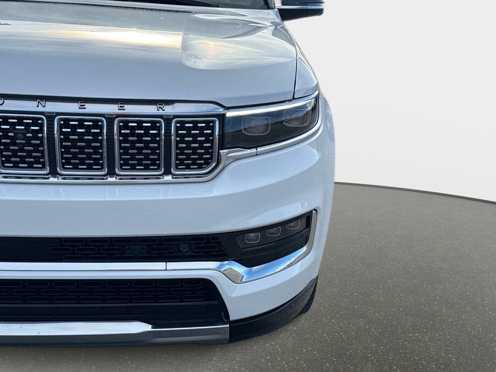 Used 2024 Jeep Grand Wagoneer L Series III image 11