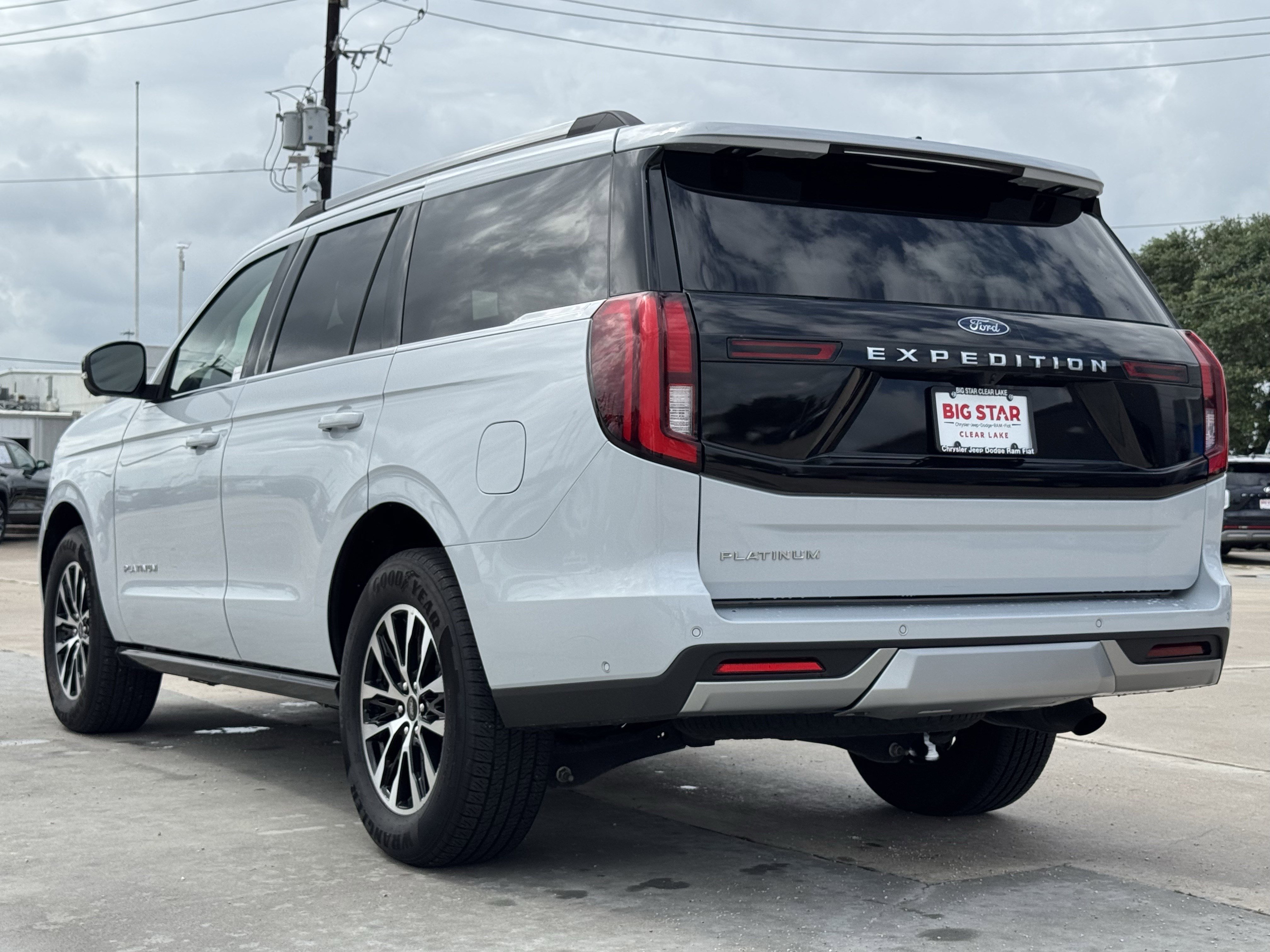 Used 2025 Ford Expedition Platinum AWD/4WD image 9