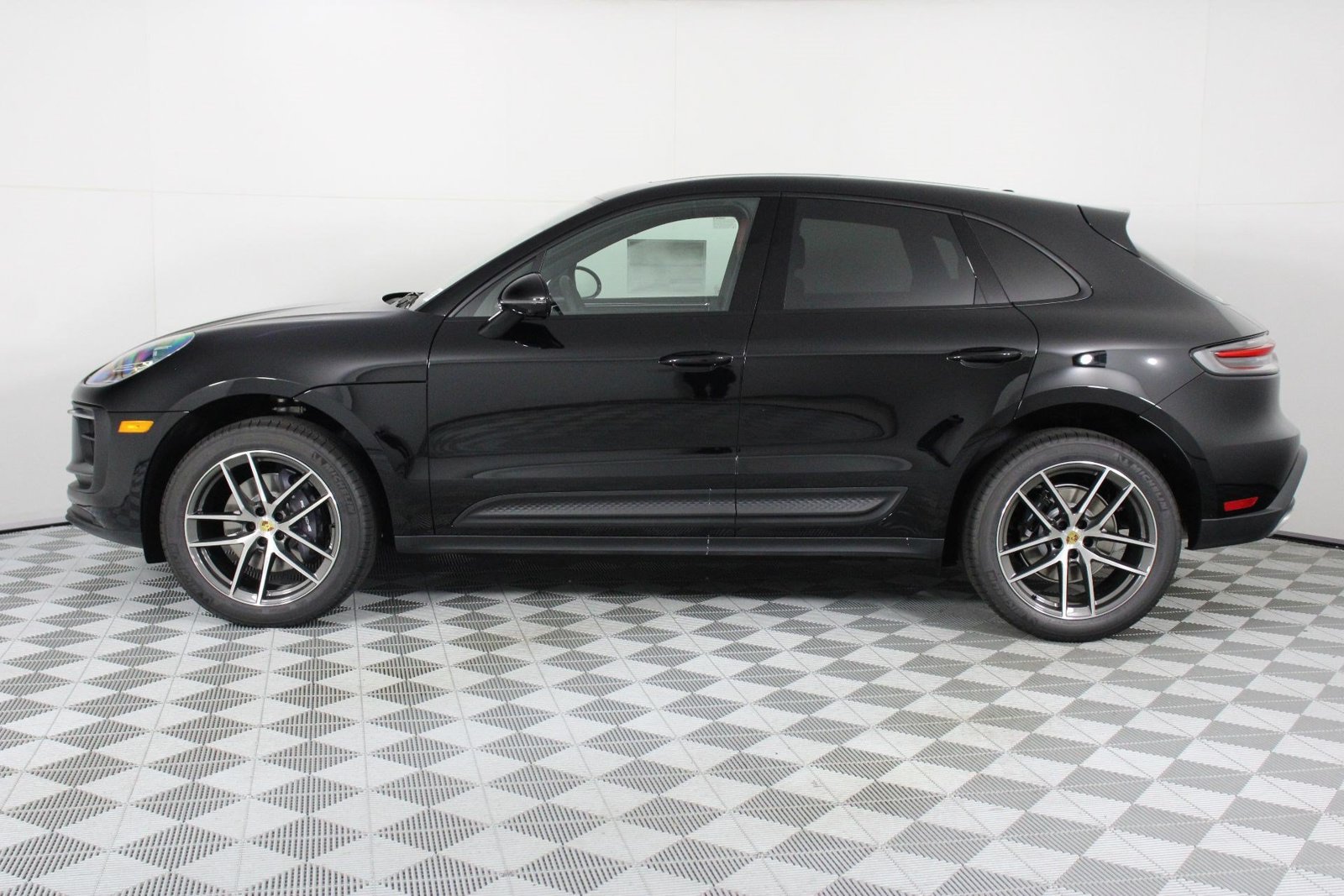New 2026 Porsche Macan AWD/4WD image 2