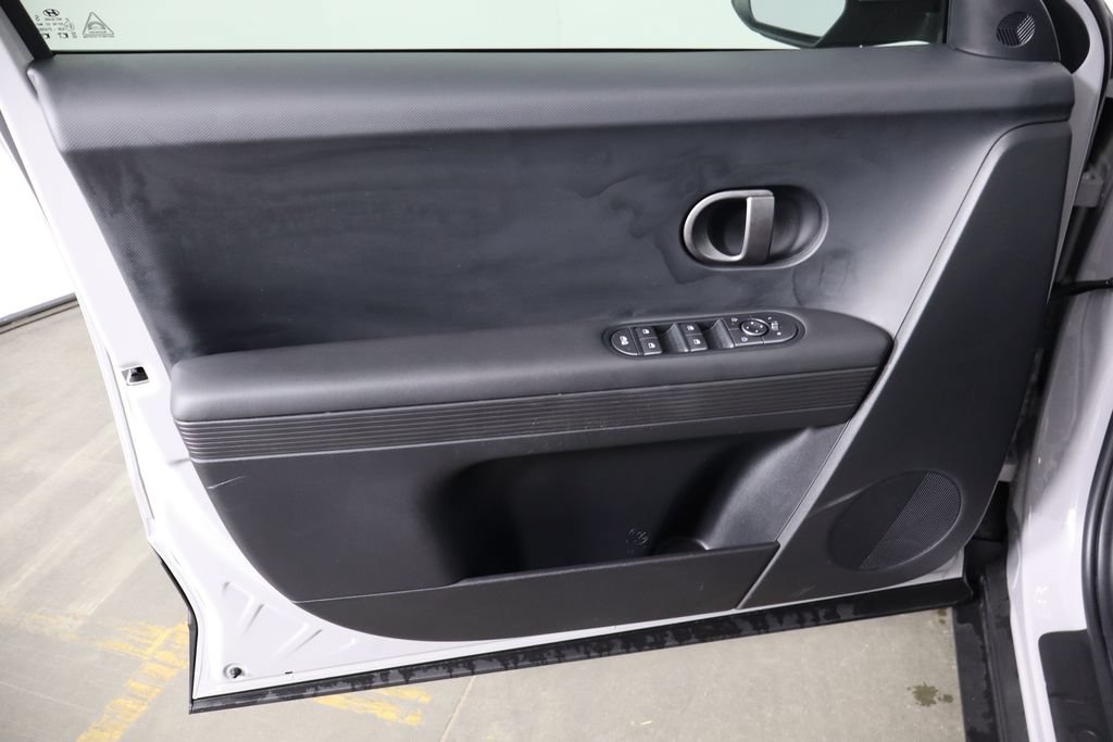 Used 2025 Hyundai Ioniq 5 SE RWD image 19