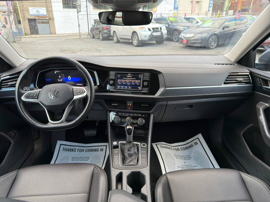 Used 2024 Volkswagen Jetta SE FWD image 18