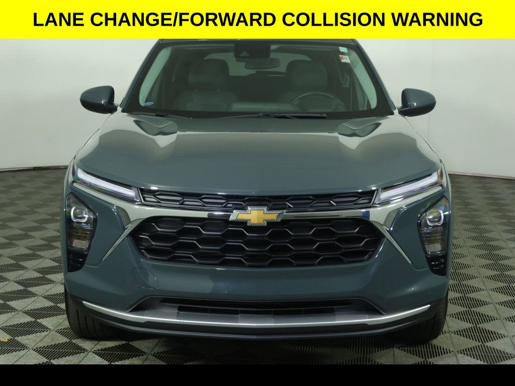 Used 2025 Chevrolet Trax LT w/ LT Convenience Package image 9