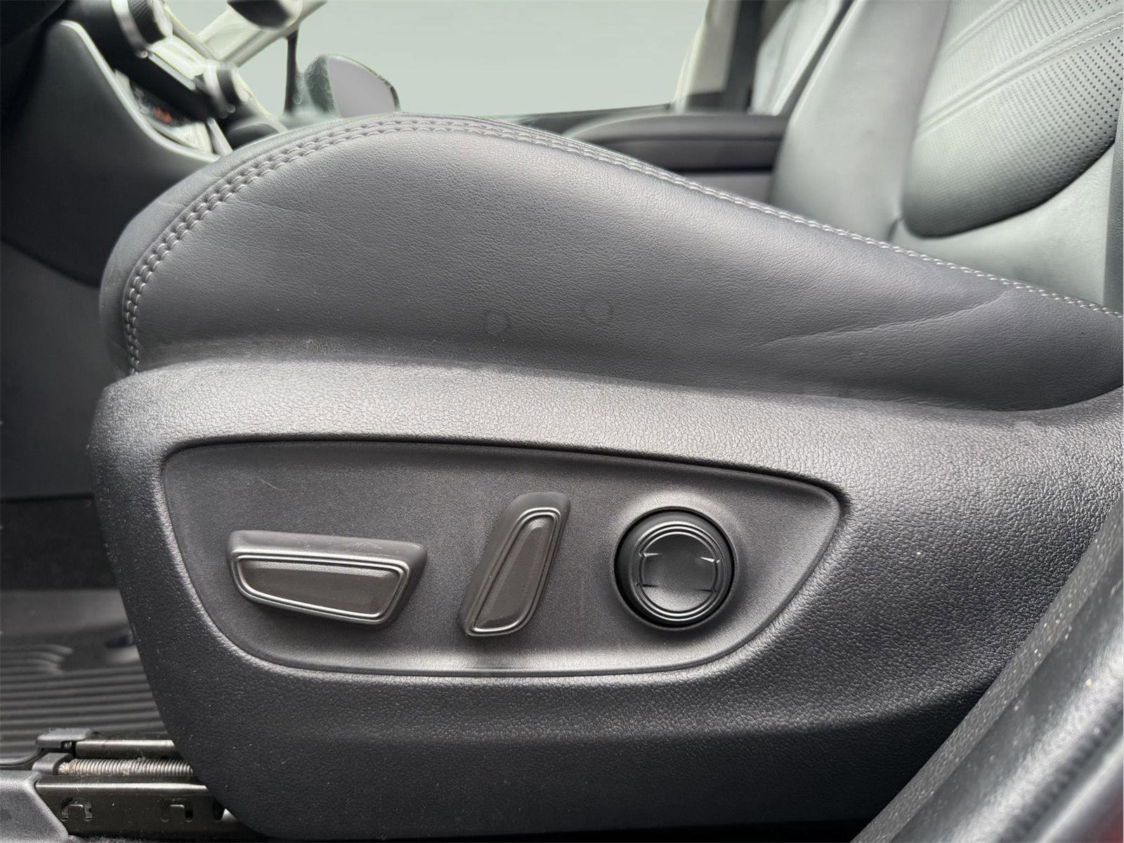 Used 2023 Toyota RAV4 Limited image 10