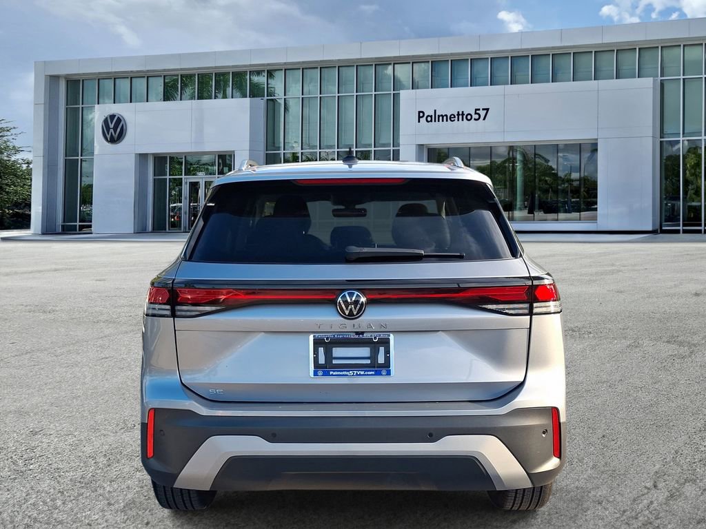 Certified 2025 Volkswagen Tiguan SE image 5