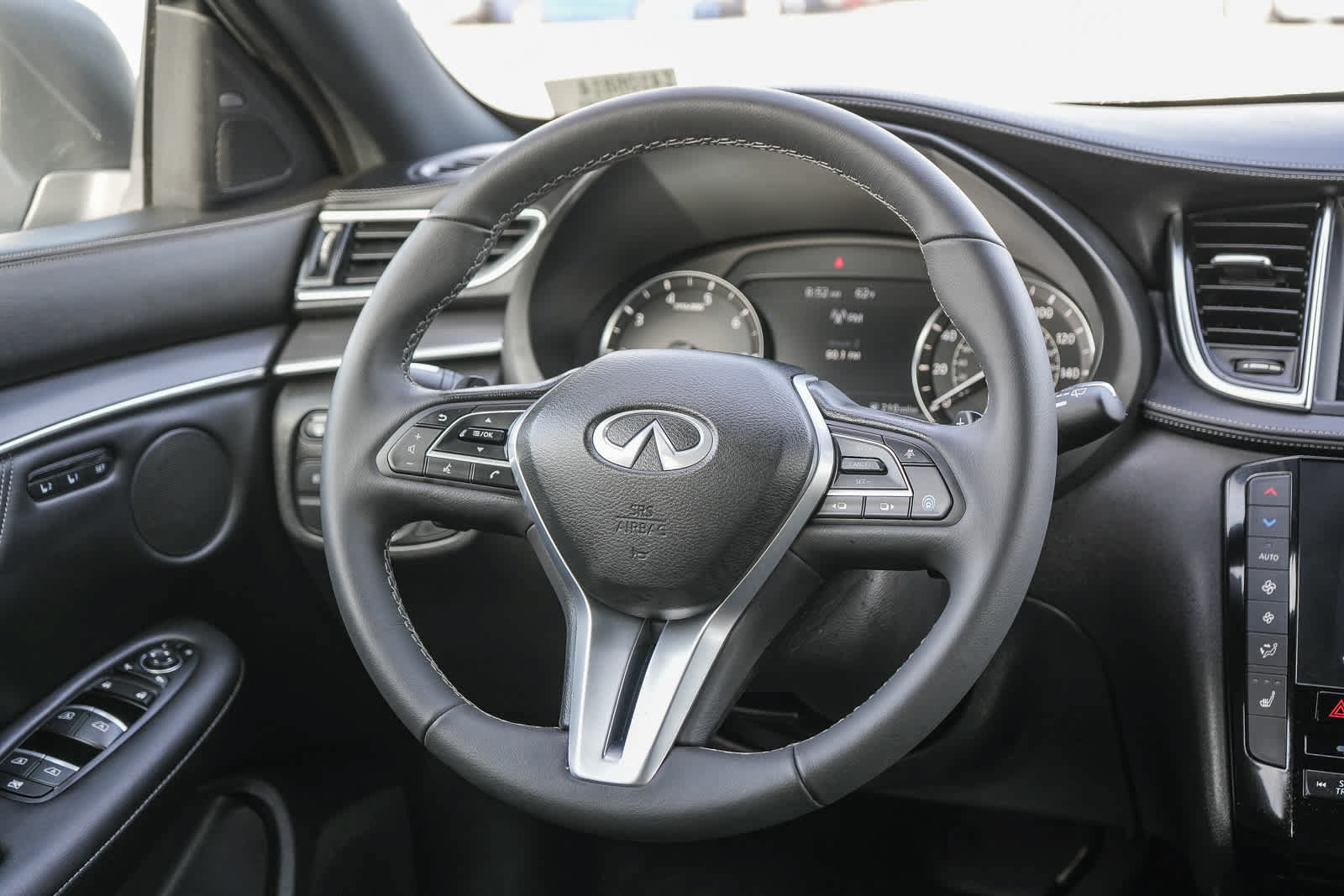 Used 2024 INFINITI QX55 Luxe w/ Cargo Package AWD/4WD image 16