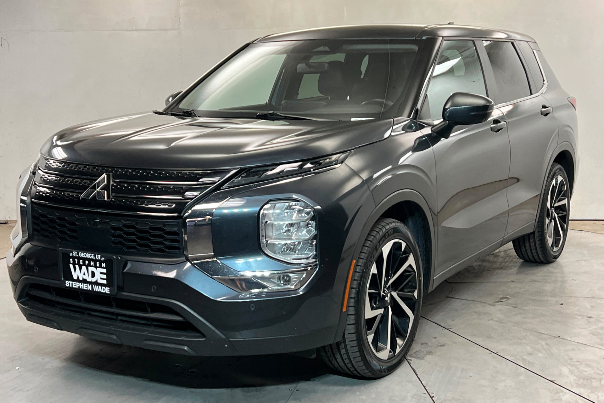 Used 2024 Mitsubishi Outlander FWD video 1