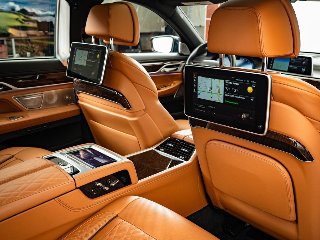 Used 2022 BMW ALPINA B7 xDrive image 44