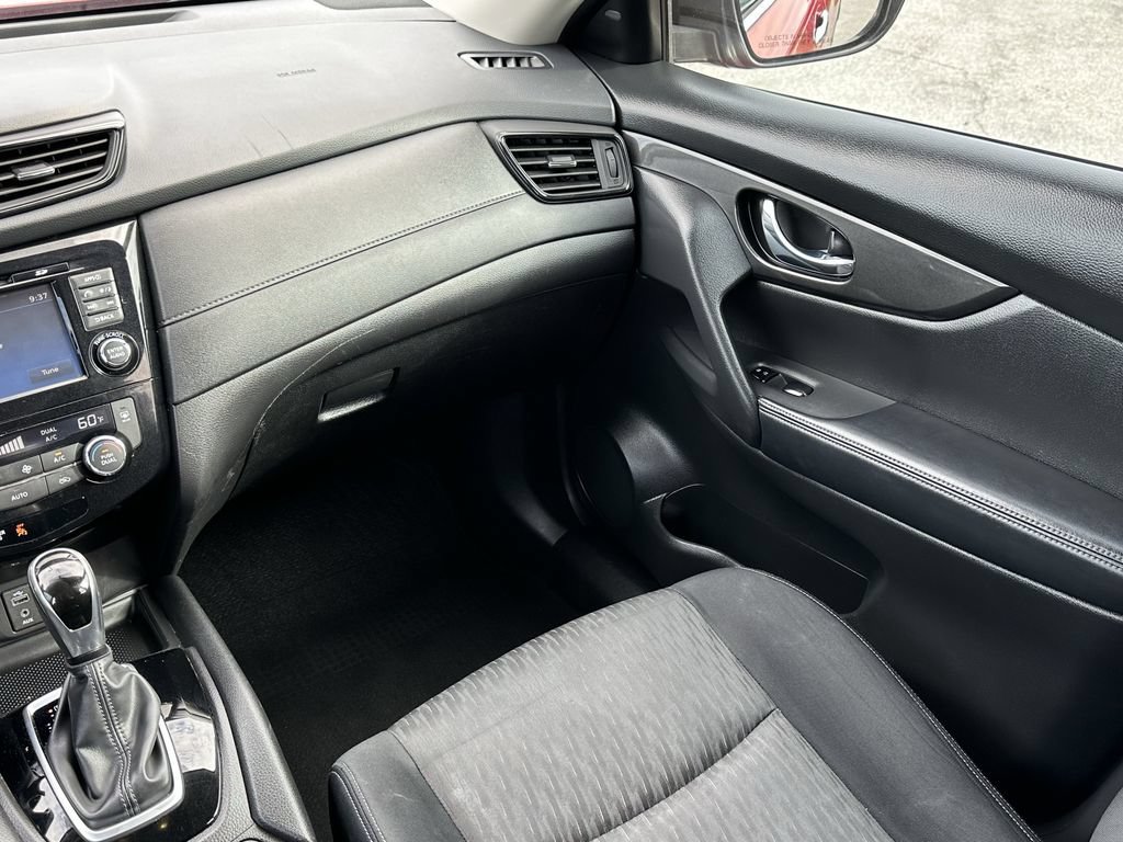 Used 2017 Nissan Rogue SV w/ SV Premium Package FWD image 17