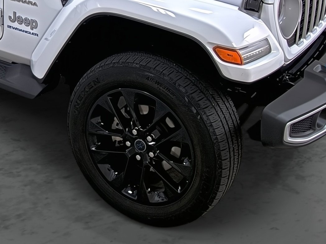 Used 2024 Jeep Wrangler Sahara w/ Technology Group image 14