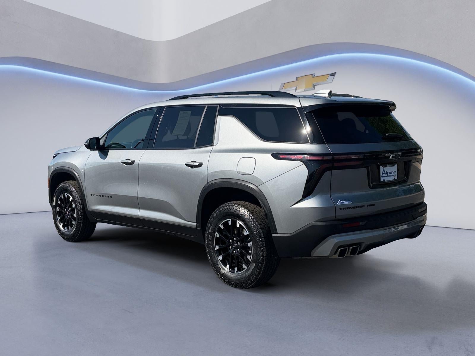 Used 2025 Chevrolet Traverse Z71 AWD/4WD image 3