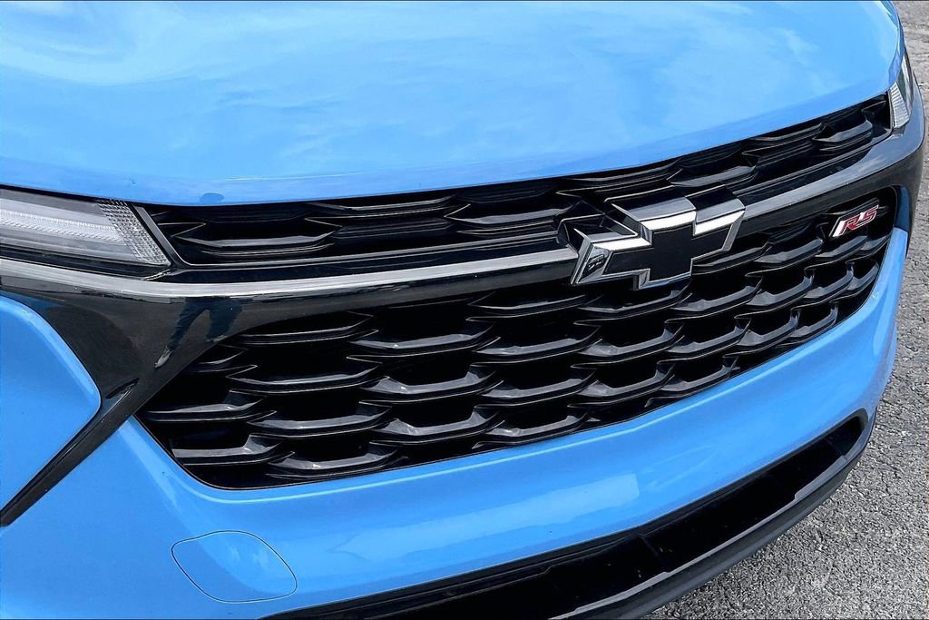 Used 2024 Chevrolet Trax RS w/ Driver Confidence Package FWD image 32