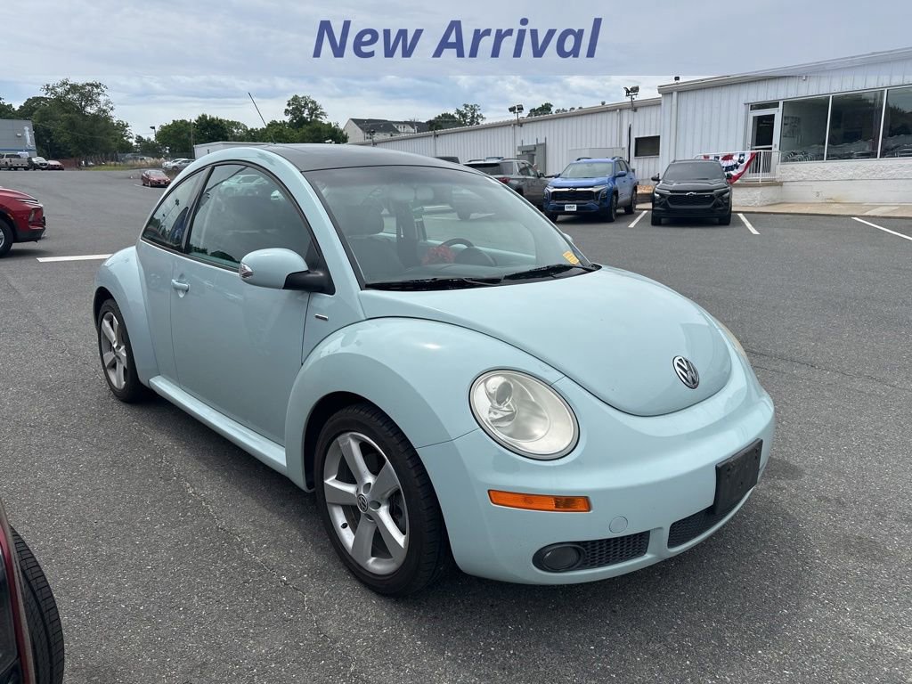 Used 2010 Volkswagen Beetle Final Edition FWD image 2