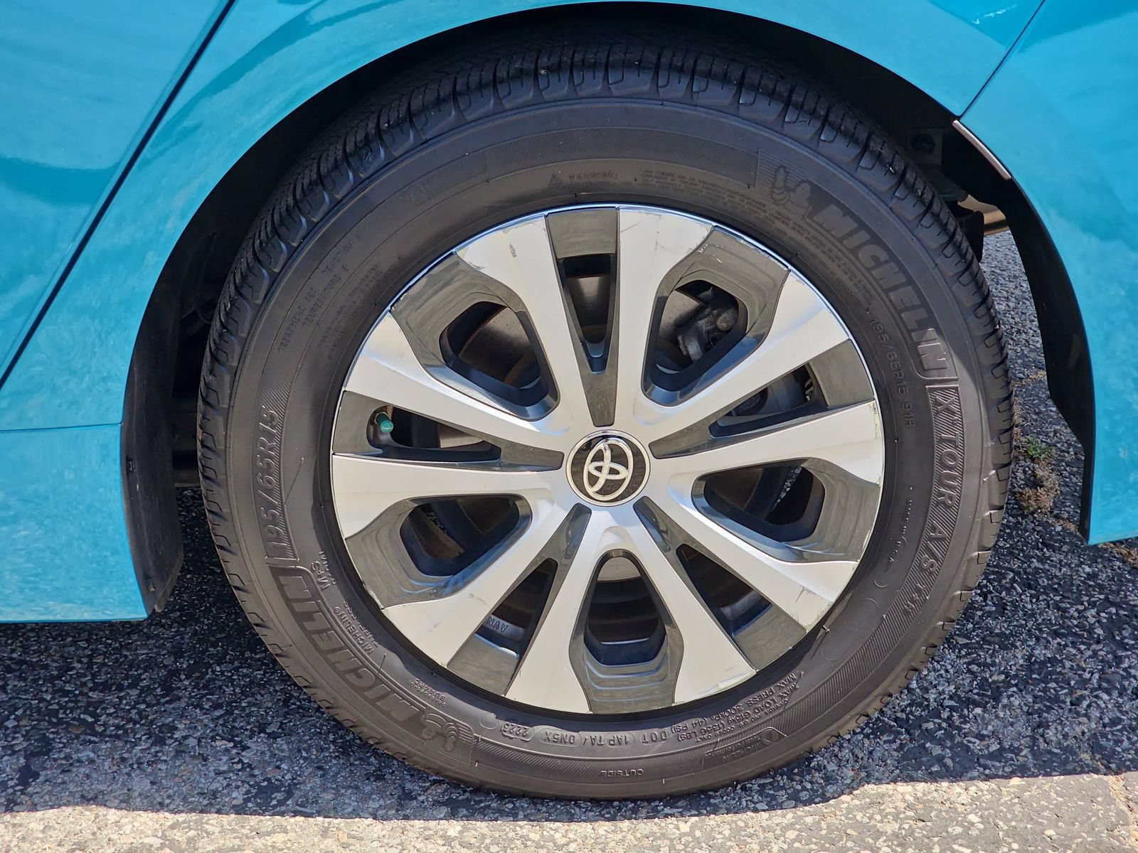 Used 2020 Toyota Prius Prime XLE FWD image 31