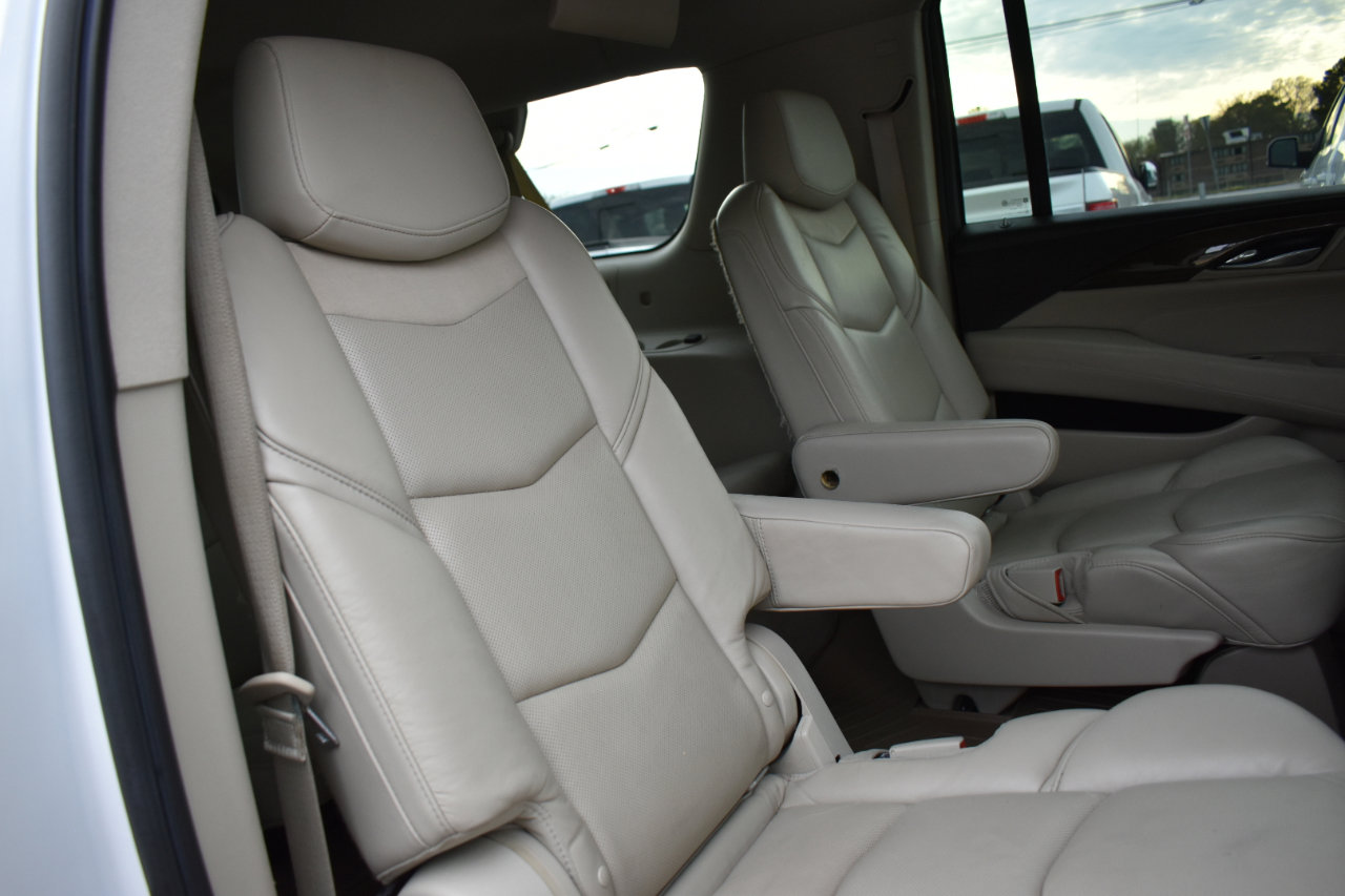 Used 2020 Cadillac Escalade ESV Premium Luxury image 30