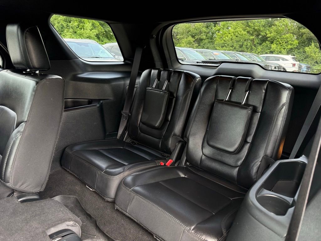Used 2018 Ford Explorer XLT w/ Equipment Group 202A AWD/4WD image 15