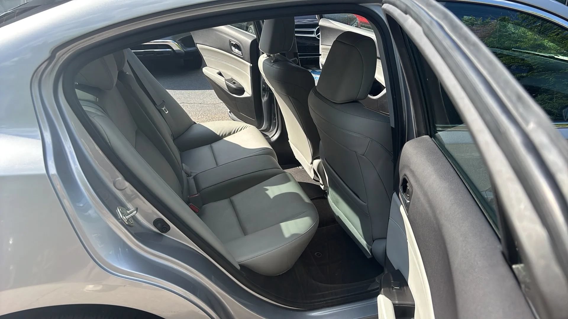 Used 2017 Acura ILX FWD image 19