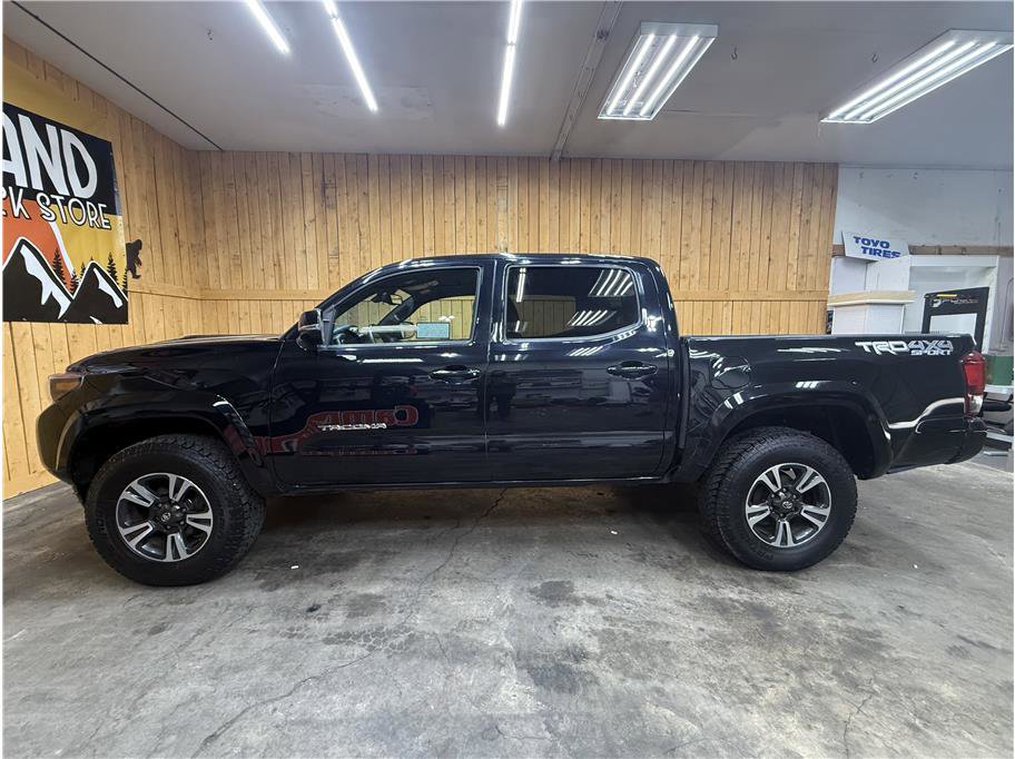 Used 2018 Toyota Tacoma TRD Sport AWD/4WD image 13