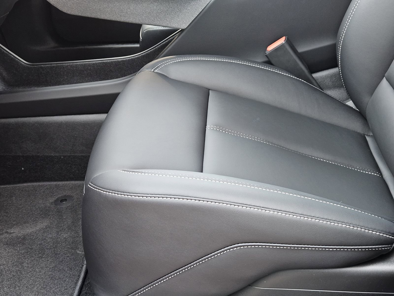 New 2025 Cadillac Optiq Luxury 1 image 23