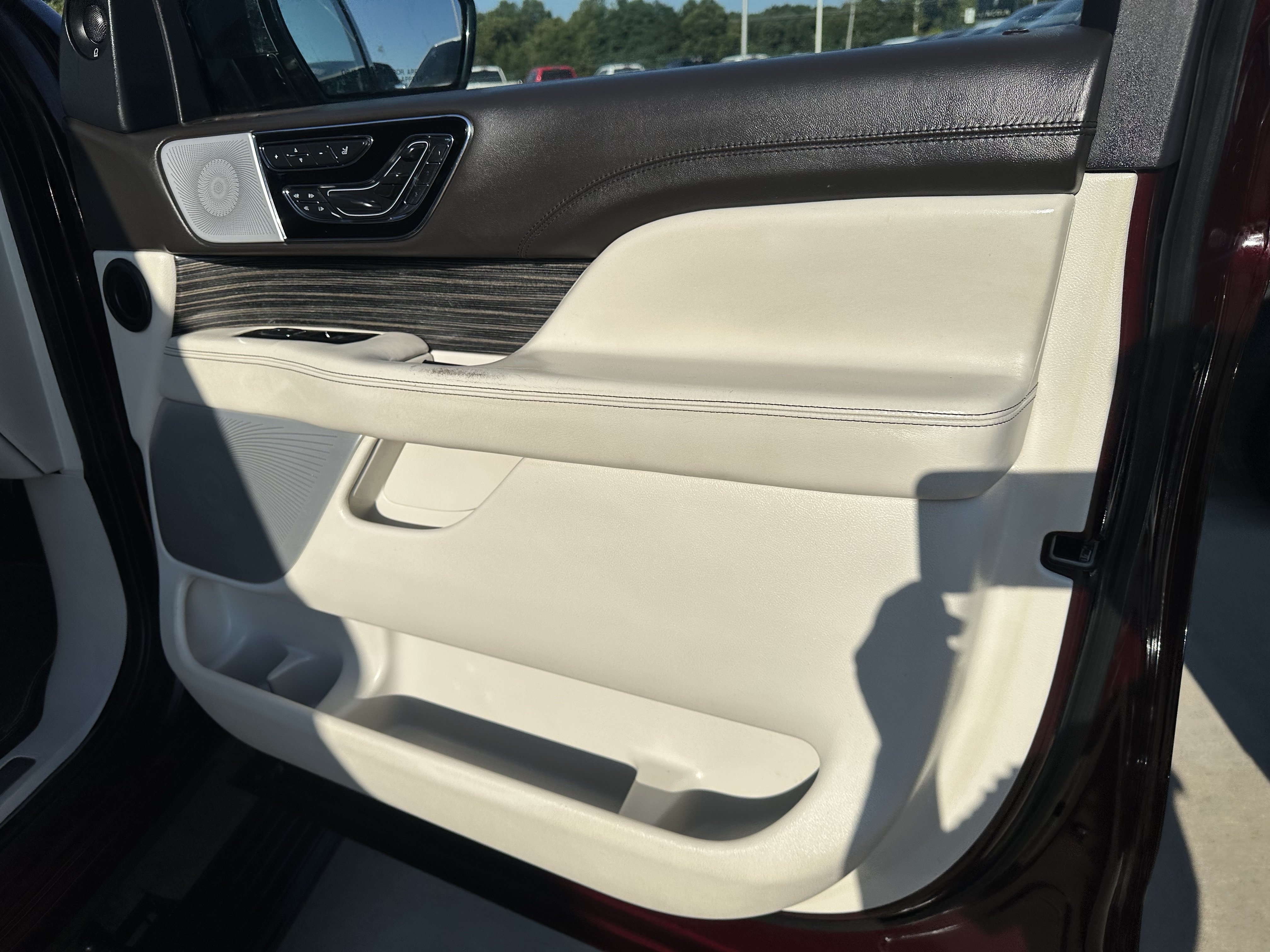 Used 2021 Lincoln Navigator L Black Label w/ Cargo Convenience Package AWD/4WD image 13