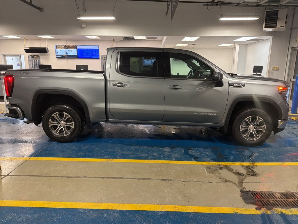 Used 2026 GMC Sierra 1500 SLT image 4