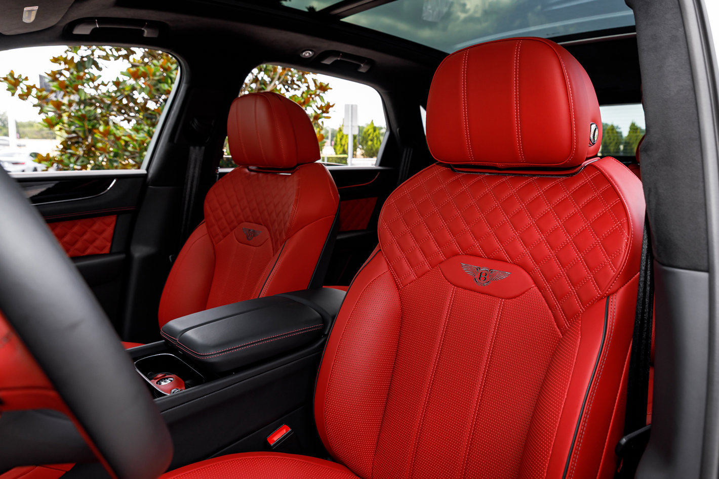 Used 2023 Bentley Bentayga AWD/4WD image 29