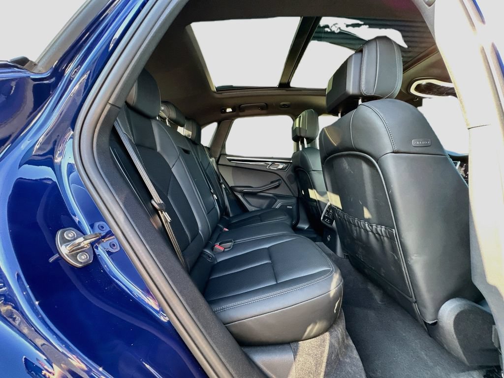 Certified 2026 Porsche Macan AWD/4WD image 29
